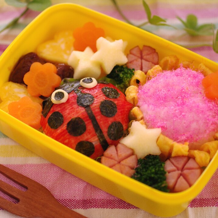 春テントウムシのおにぎりキャラ弁当